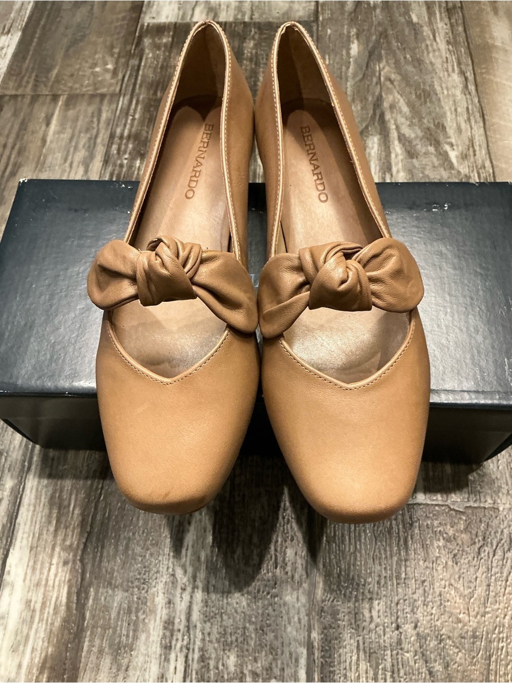 Bernardo Tan Knot-Detail Ballet Flat Size 7 - Picture 8 of 16
